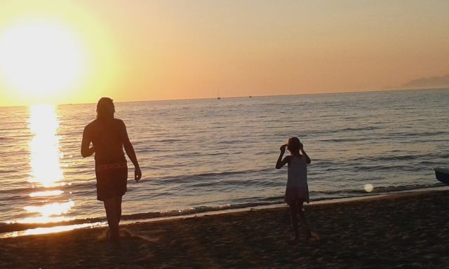 tipico tramonto viareggino alla chiusura delle spiaggie