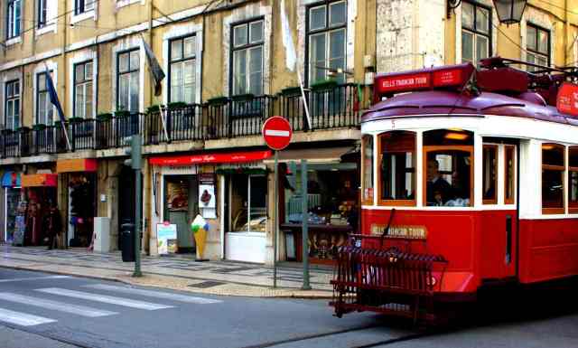 Lisbona, tipico tram cittadino