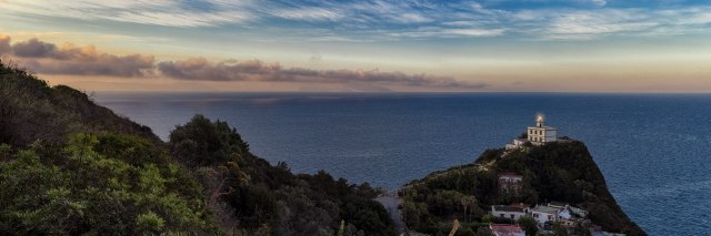 Panoramica del faro di Miseno all'alba