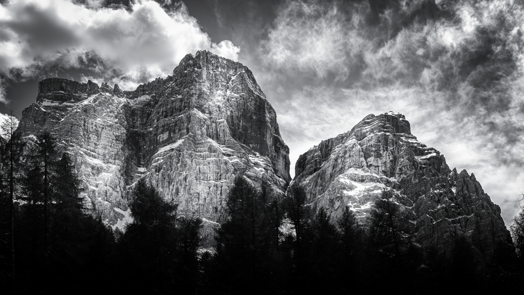Pelmo monochrome
