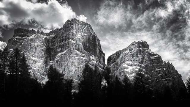 Pelmo monochrome