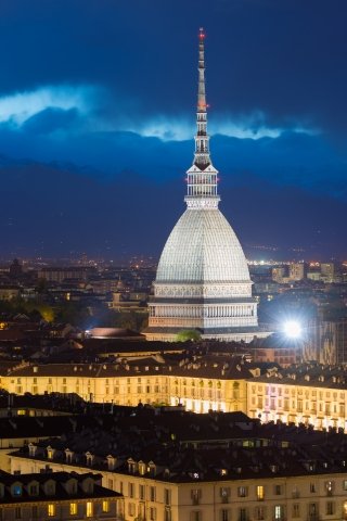 Torino - Italia: panorama della città di notte