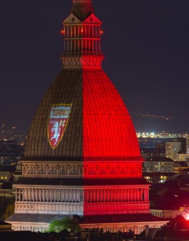 Torino - Italia: panorama della città di notte