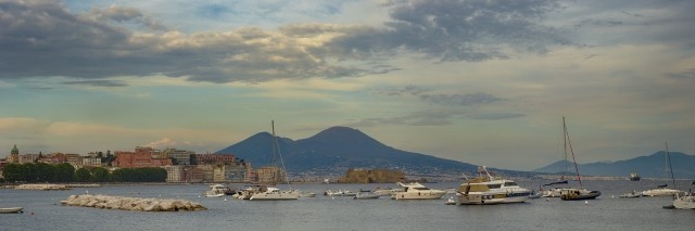 Panoramica di Napoli al tramonto