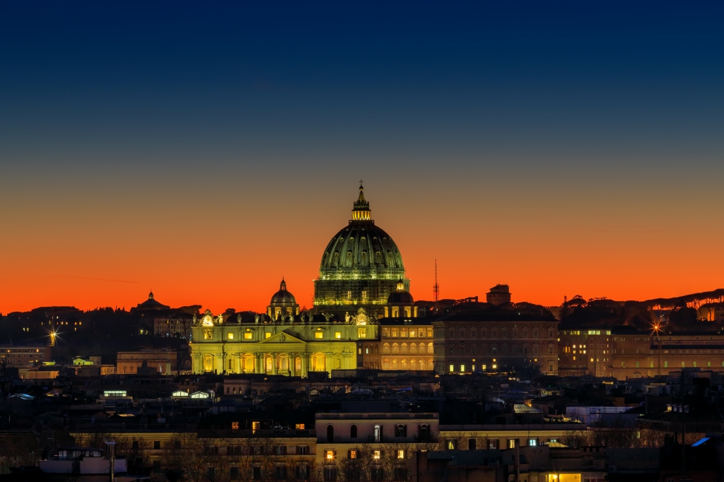Skyline of Rome and Vatican city, sunset.