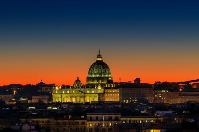 Skyline of Rome and Vatican city, sunset.