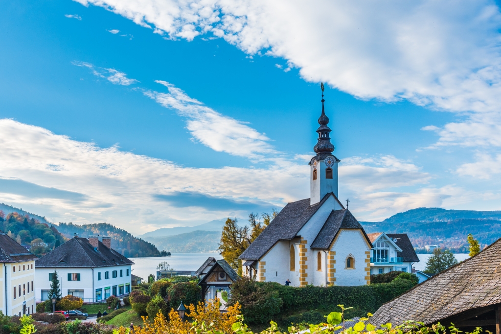 Panorama sul lago Worthersee. Carinzia, Austria