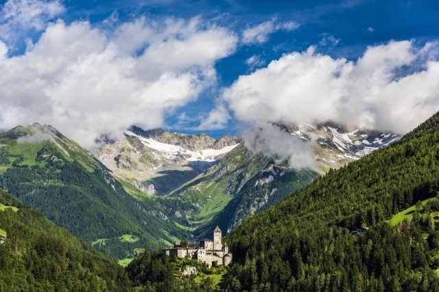 Castel Tures. Porta della Valle Aurina. Italia