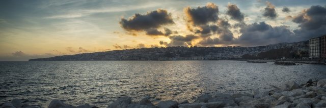 Panoramica di un tramonto Napoletano
