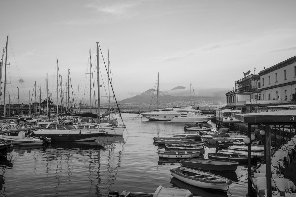 Napoli - borgo marinaro in bianco e nero