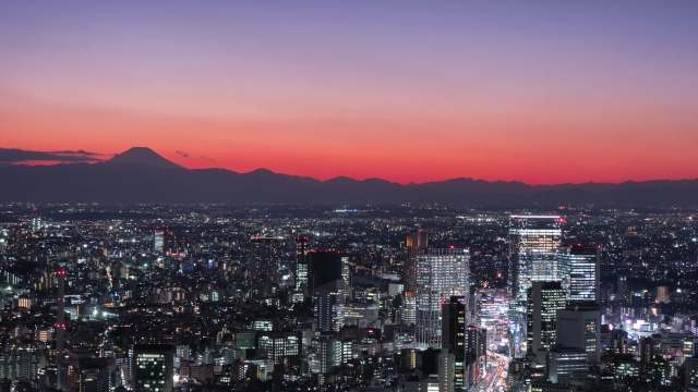 Tokyo e monte Fuji viste dall'alto al tramonto