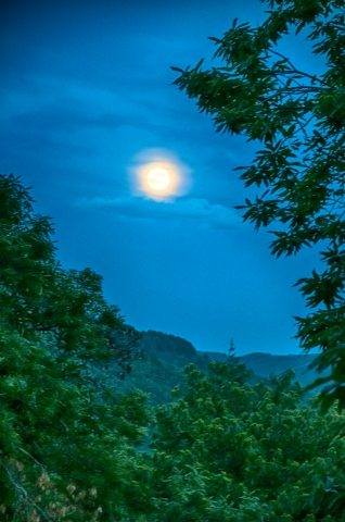luna al tramonto