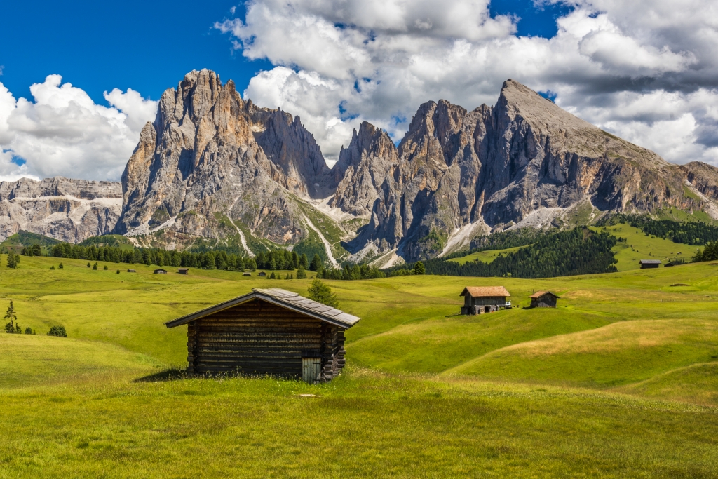 Baita nelle Dolomiti. Alpe di Siusi