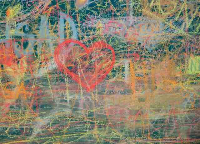 Cuore rosso sulla lavagna