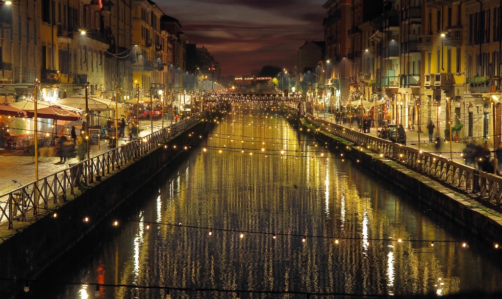 Naviglio grande Milano luminarie di natale.