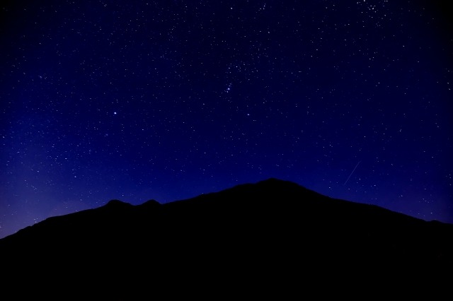 Notte stellata tra i monti