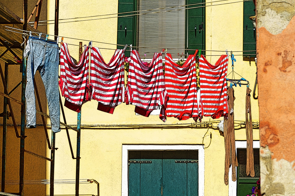 Venezia, maglie da Gondoliere stese.