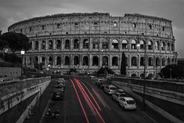 Scie rosse da Colosseo in bianco e nero