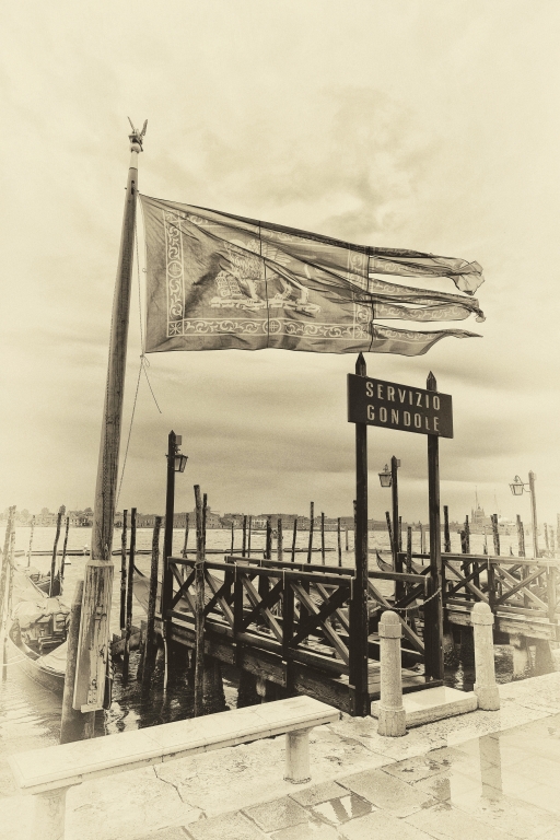 Venezia, imbarchino per le gondole.