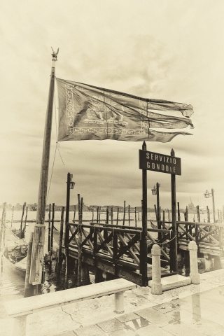 Venezia, imbarchino per le gondole.