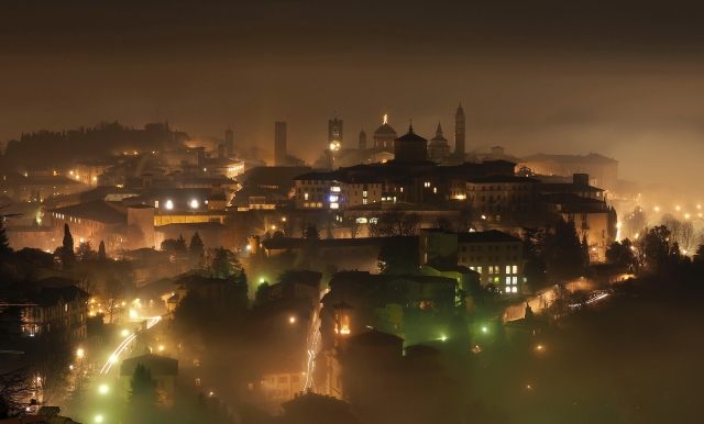 Bergamo alta nella nebbia