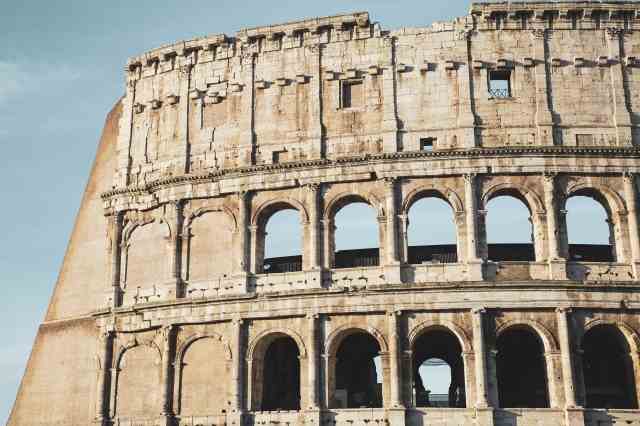 dettaglio architettonico del Colosseo a Roma