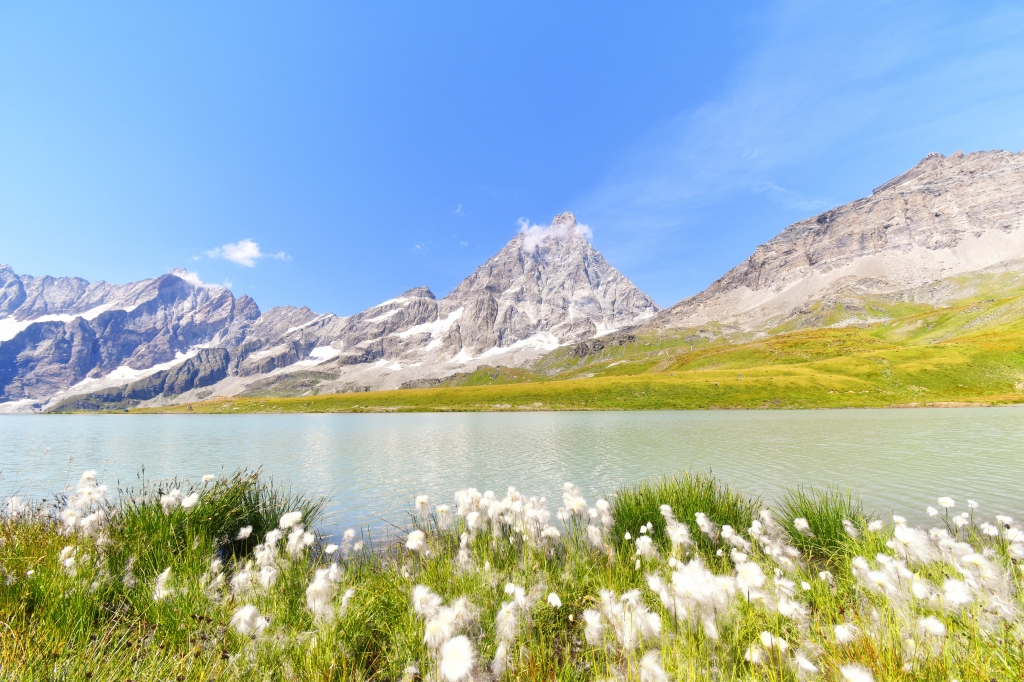 Il Cervino sopra il lago