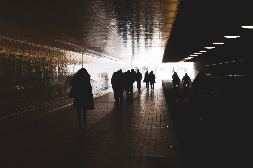 persone in controluce ad Amsterdam