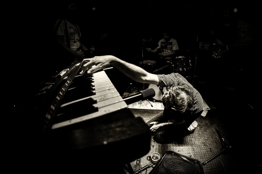 pianista in posa disperata