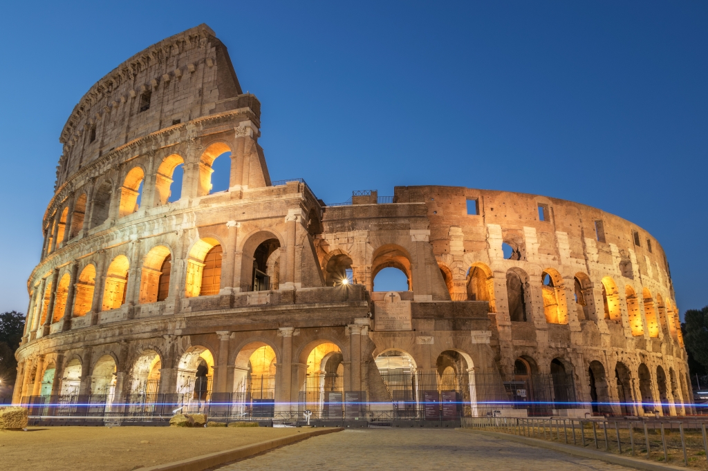 Roma. Colosseo all'ora blu.