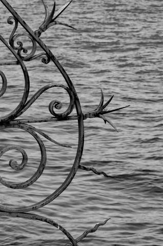ringhiera sul mare