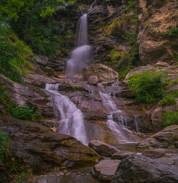 Cascatella nel bosco