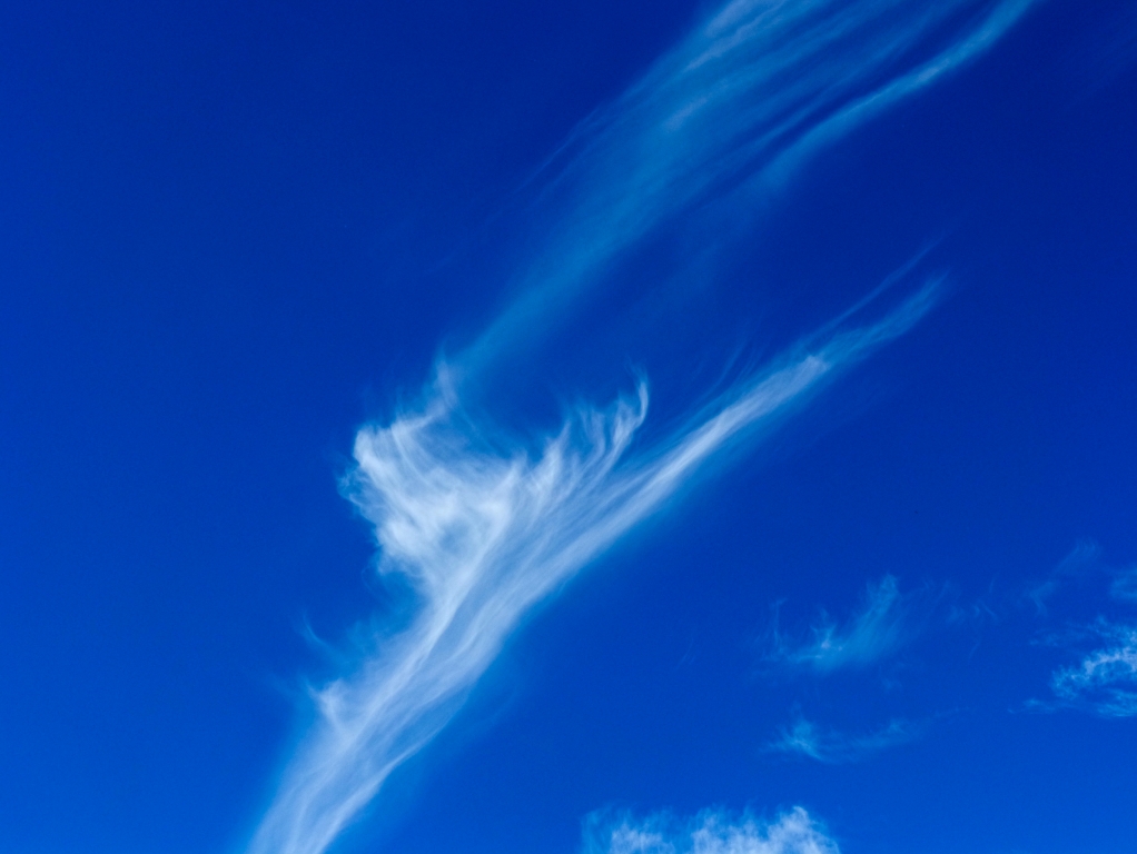 FORME NEL CIELO BLU