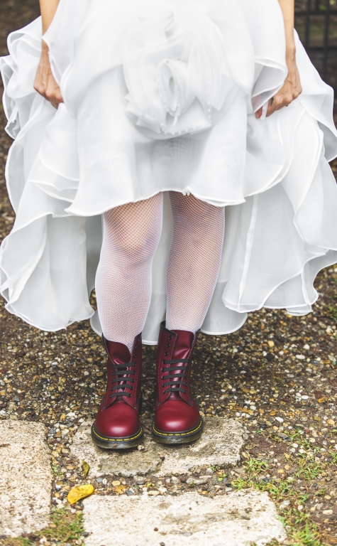 sposa con stivali punk