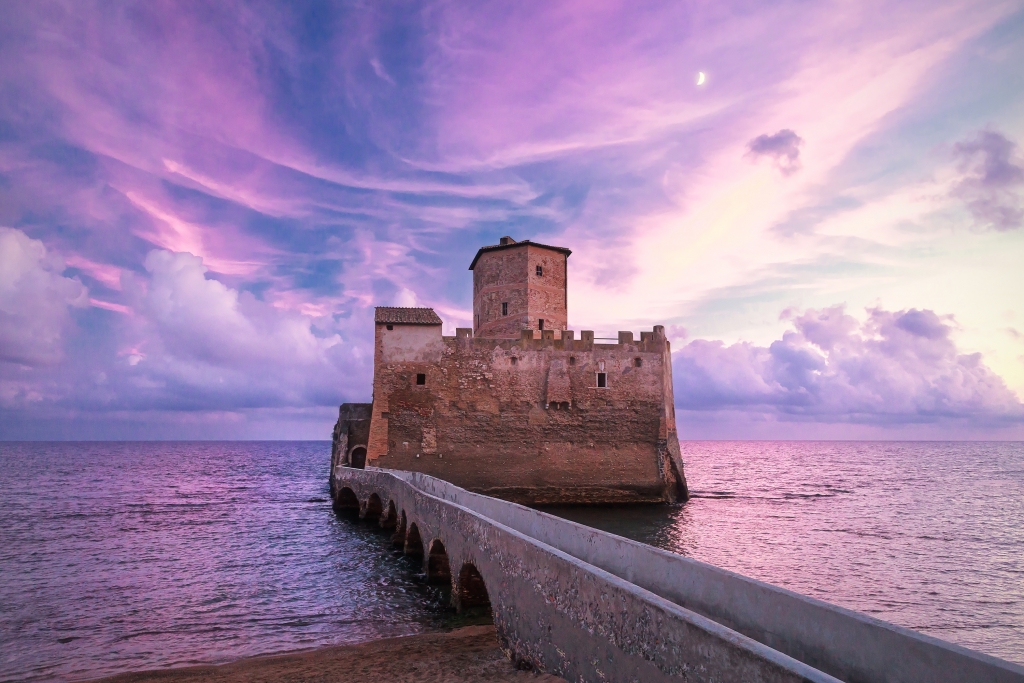 Torre Astrura, antico castello sul mare
