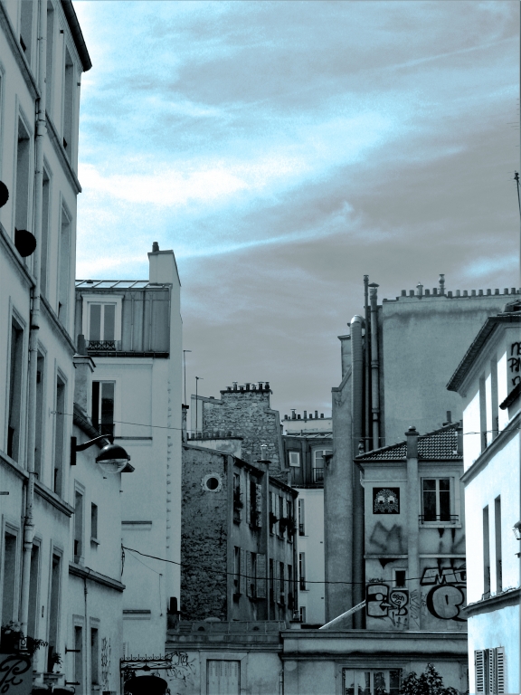 GLIMPSE OF PARIS