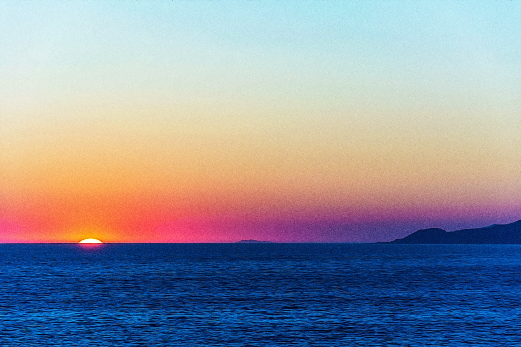 Tramonto sull'isola di Capri e il Cilento