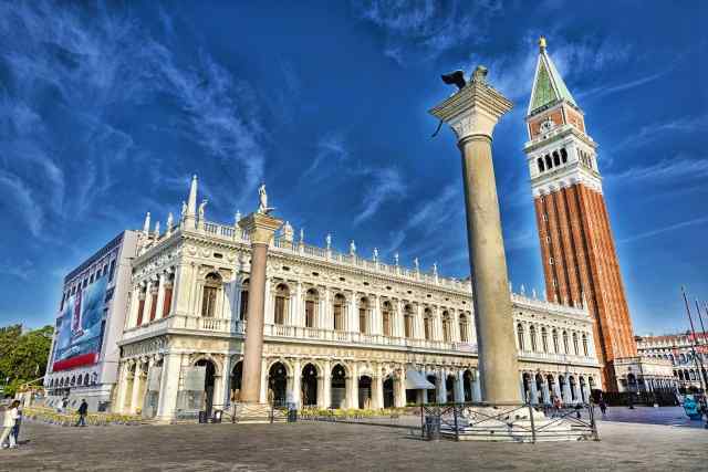 Venezia, piazza San Marco con il campanile.