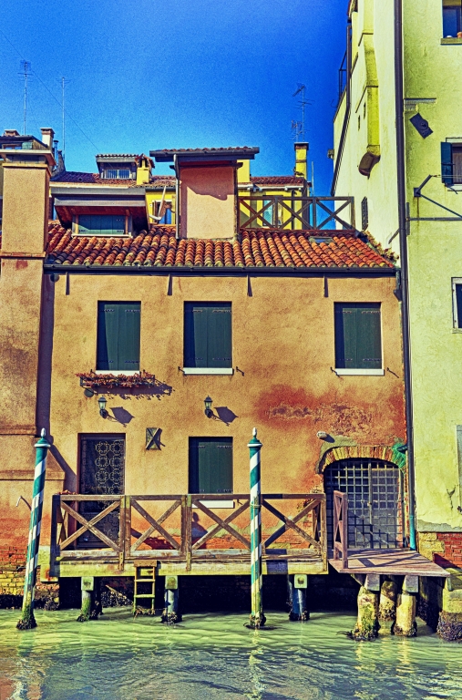Casa di Venezia affacciata sul canale.