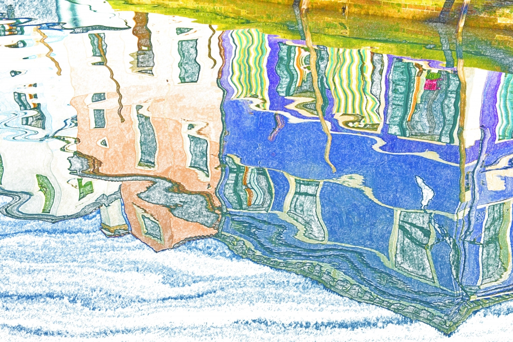 Venezia, Burano, case colorate rispecchiate nell'acqua.