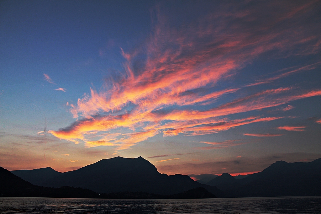 Tramonto al lago