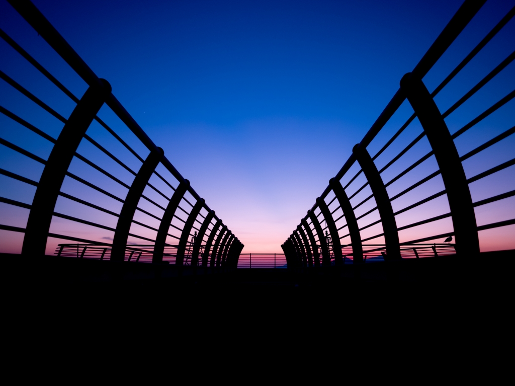 Un meraviglioso tramonto sul pontile di Bagnoli (Napoli)