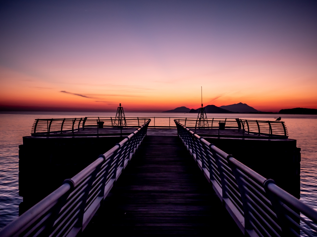 Un magico tramonto nel golfo di Napoli