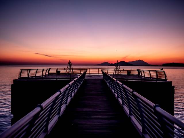 Un magico tramonto nel golfo di Napoli