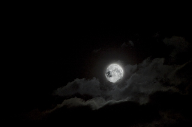 Luna e nuvole