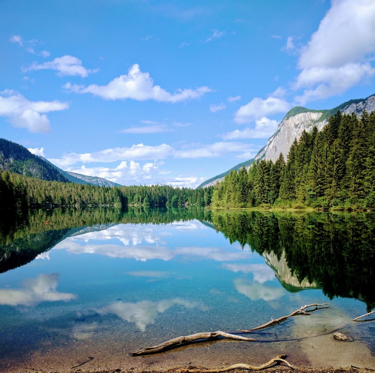 Lago e nuvole