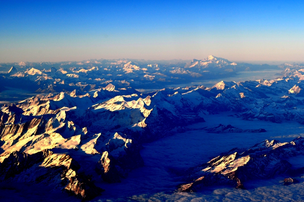 Le Alpi sovrastano le nuvole