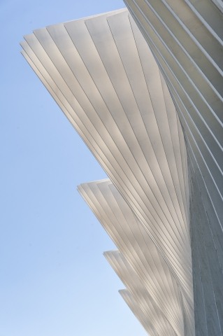Le vele di Calatrava, sul cielo azzurro.