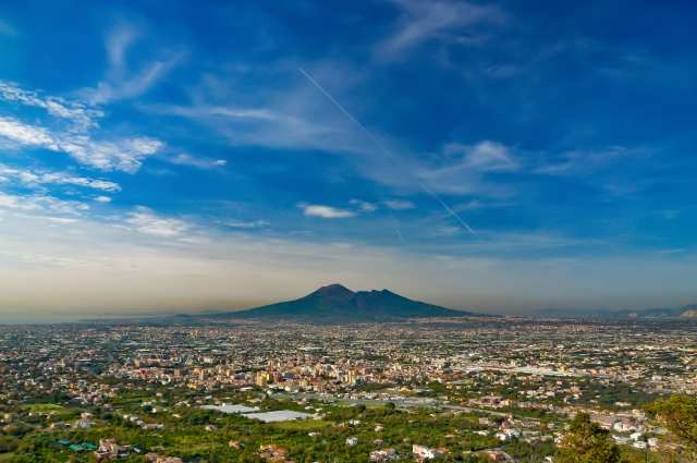 Il Vesuvio al centro di tutto