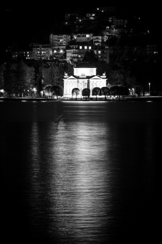 La luce del Tempio Voltiano a Como